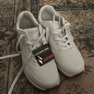 White sketcher uno Los Angeles